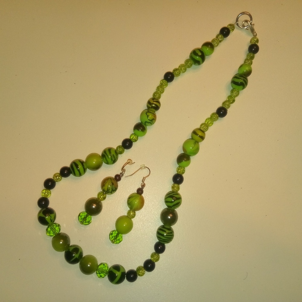3pc Jewelry Set incl Necklace, bracelet & earrings